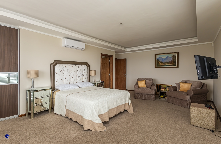 6 Bedroom Property for Sale in Myburgh Park Western Cape
